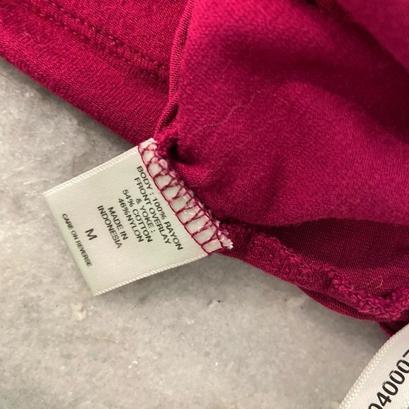 New York & Co Size M Magenta Lace Short Sleeve Stretch Zip Back Top - Picture 13 of 14